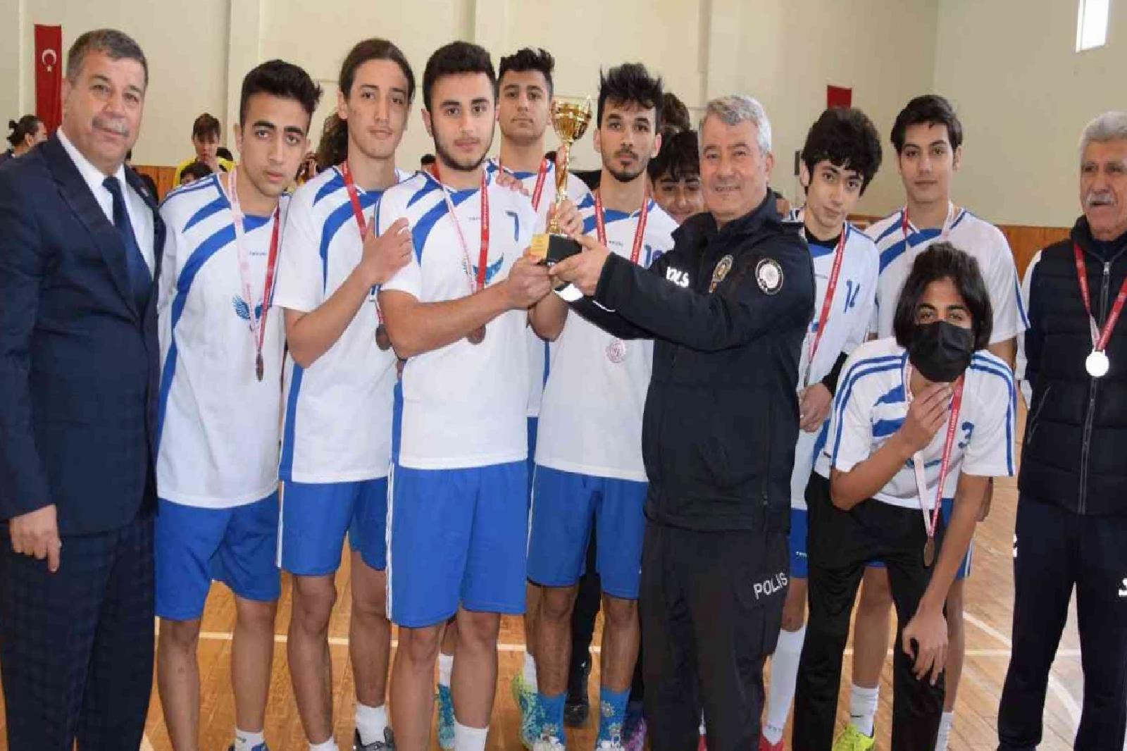 Kumluca Genç Erkekler Futbol Turnuvasının şampiyonu belli oldu