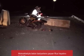 motosikletiyle beton bariyerlere carpan rus hayatini kaybetti GiTUwTQh