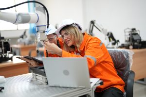 ERP Programı: İşletmenizin Beyni, Süreçlerinizin Kontrol Merkezi